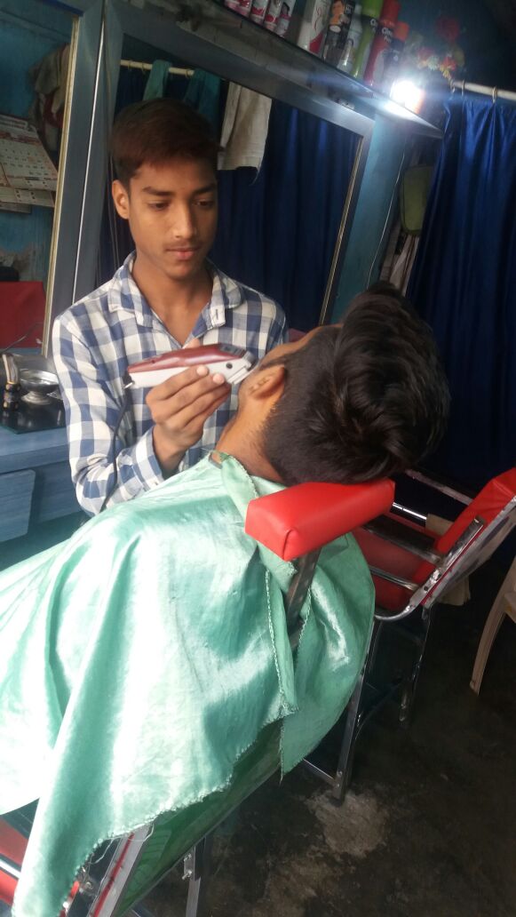 Mr. Shahuddin Shaikh from Near by delhi dardar hotel N.H.8 vapi char rasta ,Valsad, Gujarat, 396195, India 6 years experience in Speciality hair-cutting, colouring and styling | Kayawell