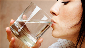 जानिए क्‍यों जरूरी है गर्भावस्था के दौरान पर्याप्त पानी पीना